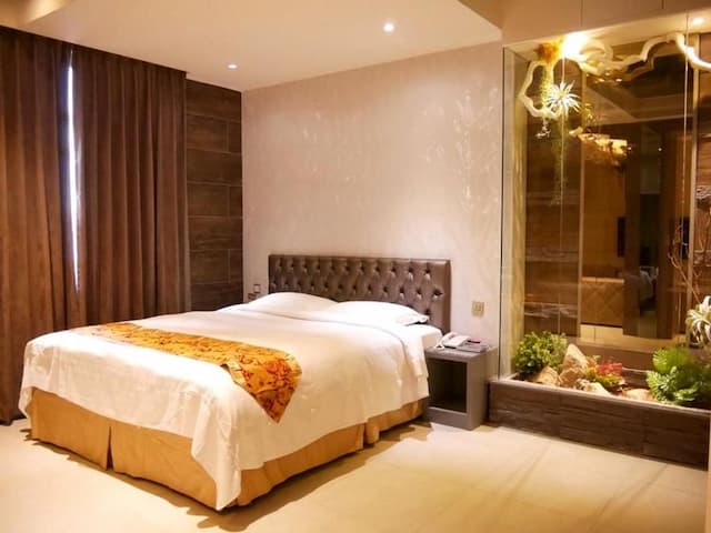 Refinement Motel-Deluxe Double Room with Karaoke Facilities-6