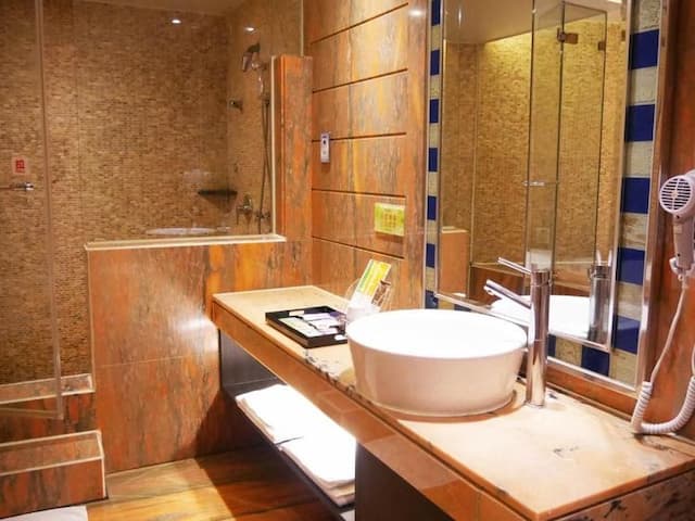 Refinement Motel-Deluxe Double Room with Karaoke Facilities-8