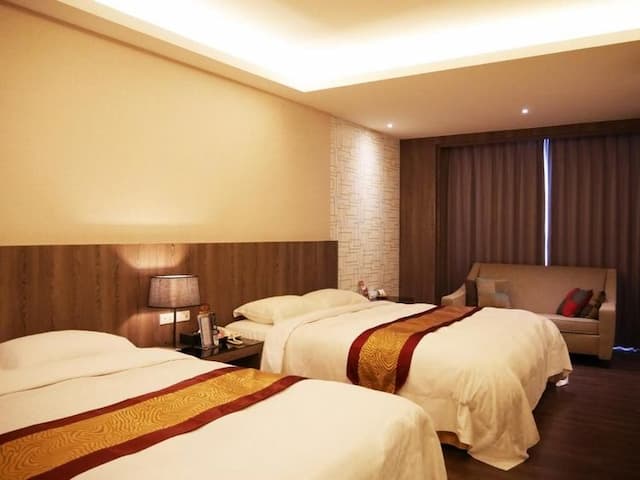 Refinement Motel-Business Quadruple Room - No Private Garage-6