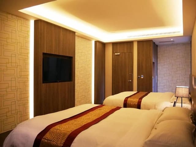 Refinement Motel-Business Quadruple Room - No Private Garage-5