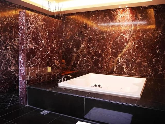 Refinement Motel-Business Quadruple Room - No Private Garage-7