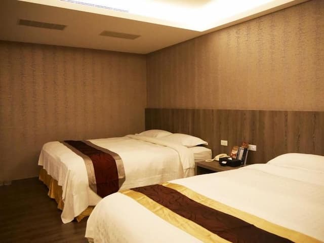 Refinement Motel-Business Quadruple Room - No Private Garage-3