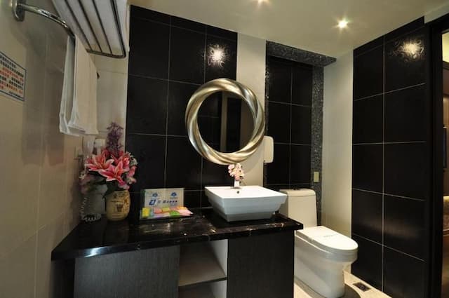 采岩汽車旅館 ｜洲際棒球場5分鐘｜-時尚套房-附SPA浴缸-9