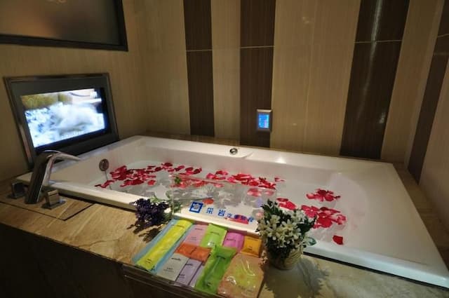 采岩汽車旅館 ｜洲際棒球場5分鐘｜-時尚套房-附SPA浴缸-7