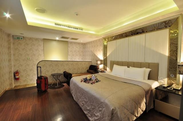 采岩汽車旅館 ｜洲際棒球場5分鐘｜-時尚套房-附SPA浴缸-5