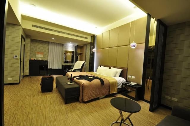 采岩汽車旅館 ｜洲際棒球場5分鐘｜-主題房-附 SPA 浴缸-5