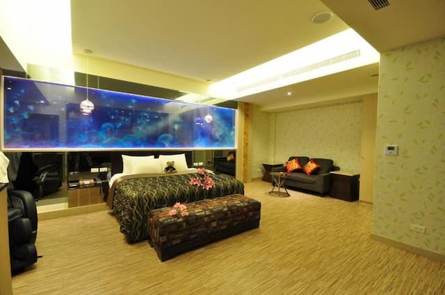 采岩汽車旅館 ｜洲際棒球場5分鐘｜-主題房-附 SPA 浴缸-1