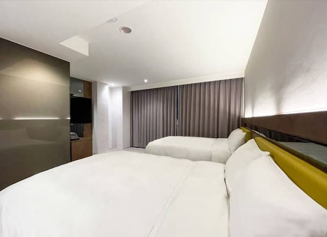 雀客旅館台中青海-經典家庭客房-3