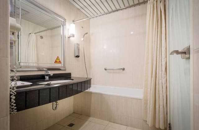 承攜行旅中壢中正-承享三人客房(一大床一小床)-4