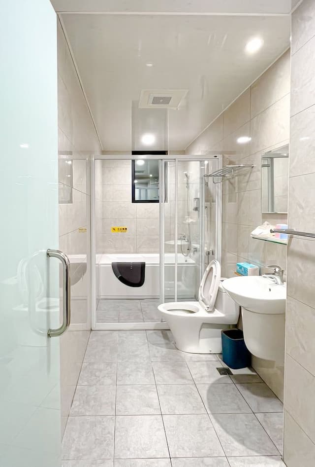 A301、C301、D301衛浴間:附浴缸