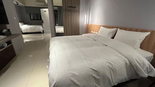 A301家庭套房房型:一張表準雙人床、一張加大雙人床