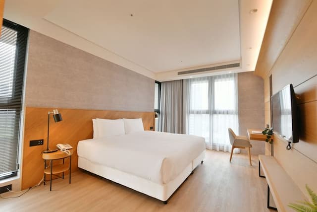 New｜CHECK inn Select New Taipei Sanchong Waterfront-Classic Double Room-1