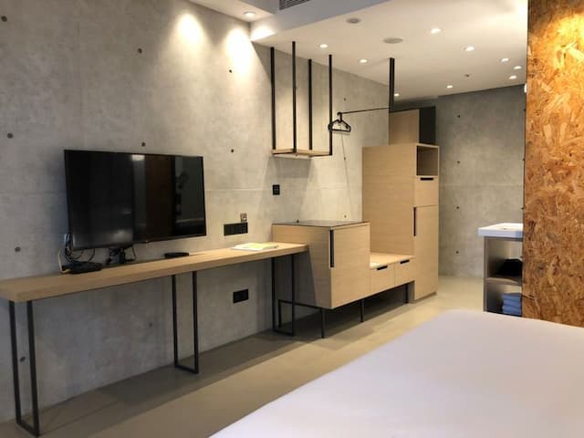 New｜CHECK inn Select New Taipei Sanchong Waterfront-Classic Double Room with Balcony-4