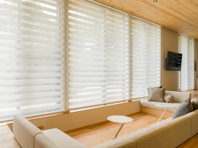 リビングルーム  / ブラインドオープン