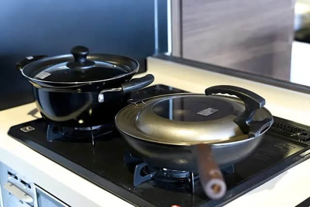 基本的な調理器具は取り揃えております。