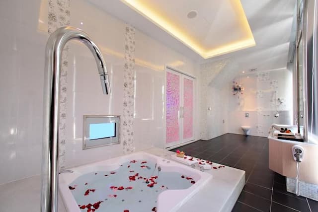 ※各等級房型依設計風格不同，客房設備略有不同，以實際現場提供為準。