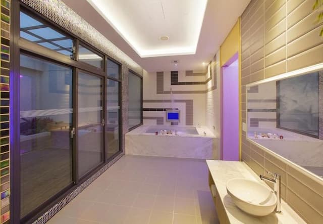 ※各等級房型依設計風格不同，客房設備略有不同，以實際現場提供為準。