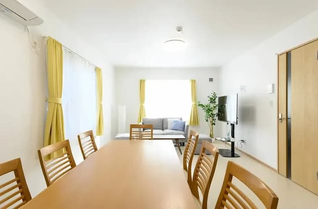 広々ダイニングテーブル