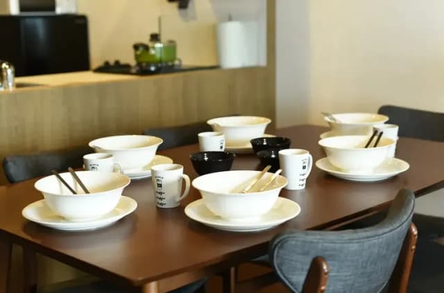 食器揃ってます