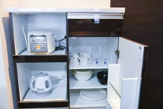 調理家電や食器類あります