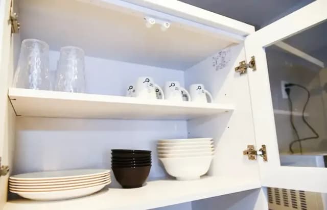 戸棚に食器類