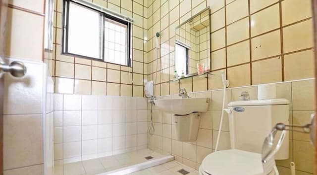 識 臺南｜近藍晒圖＆奇美博物館、只接一組房客-包層懷舊樸實氛圍的老式公寓，兩人包層入住-3