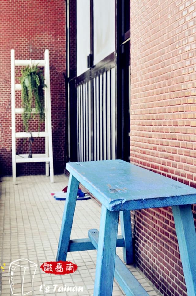 識 臺南｜近藍晒圖＆奇美博物館、只接一組房客-包層懷舊樸實氛圍的老式公寓，四人入住-8