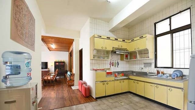 識 臺南｜近藍晒圖＆奇美博物館、只接一組房客-包層懷舊樸實氛圍的老式公寓，四人入住-2