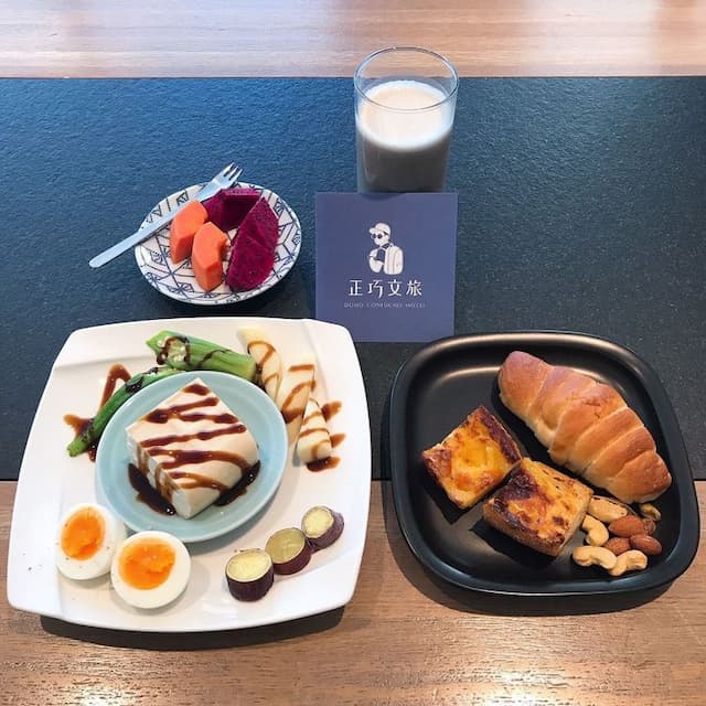 DOHOHOTEL-Deluxe Double Room (No Meat Food)-4