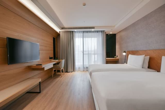 New｜CHECK inn Select New Taipei Sanchong Waterfront-Classic Twin Room with Balcony-1