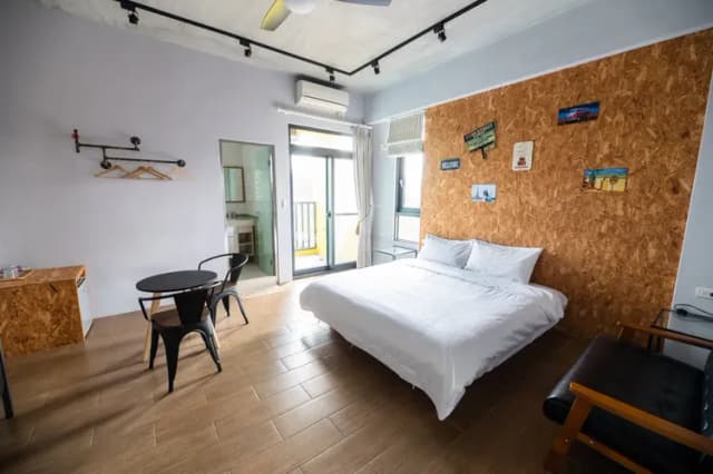 Say Yeah Inn-202 enjoy sunny double room-6