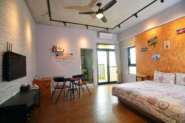 Say Yeah Inn-202 enjoy sunny double room-1