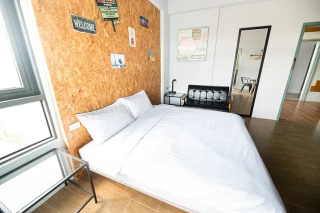Say Yeah Inn-202 enjoy sunny double room-3