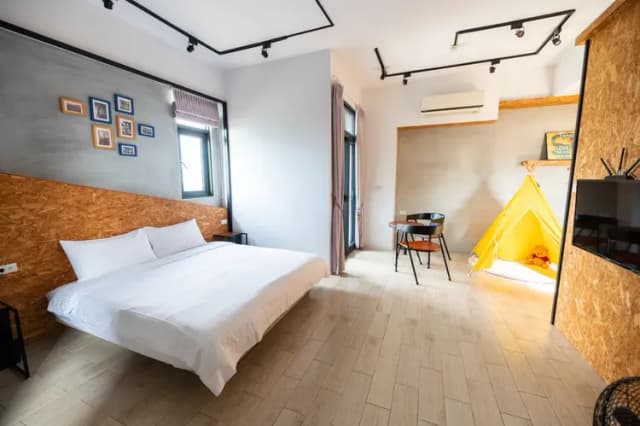 Say Yeah Inn-203 enjoy star double room-2