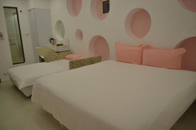 Apple Tree B&B-Family 3-person suite-2