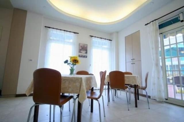 Champs Elysées Garden Homestay-Attic Quadruple Room-6