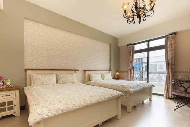 Happy traveler bed and breakfast-Cozy quadruple room-1