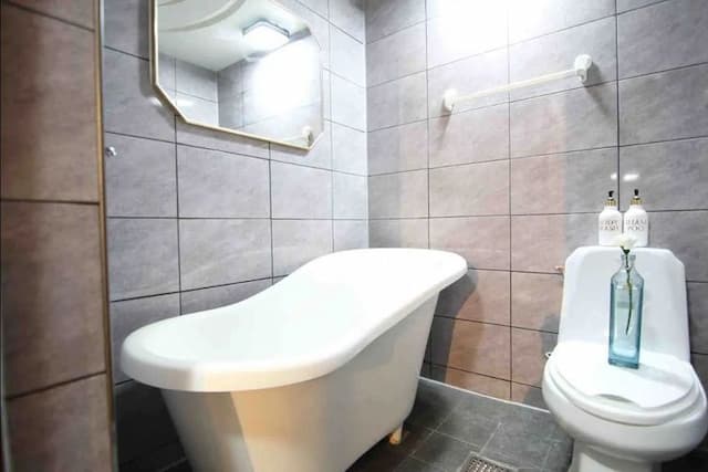 陳&蘇吉居 III｜5分鐘到弘大入口站 近京義線書街 延世大學-12-16人房-7