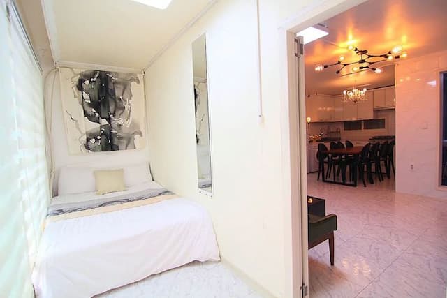 陳&蘇吉居 VII｜7分鐘到弘大入口站 近延央公園-8-13人入住 (301號房)-4