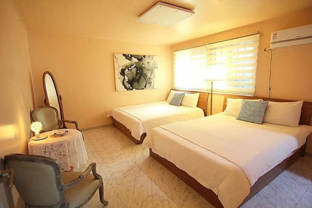 陳&蘇吉居 VII｜7分鐘到弘大入口站 近延央公園-8-13人入住 (301號房)-2