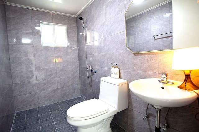 陳&蘇吉居 VII｜7分鐘到弘大入口站 近延央公園-8-16人入住 (202號房)-8