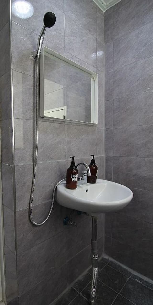 陳&蘇吉居 VII｜7分鐘到弘大入口站 近延央公園-8-16人入住 (202號房)-9