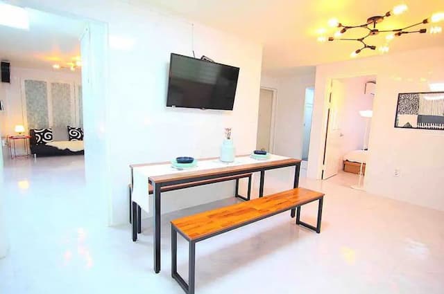 陳&蘇吉居 VII｜7分鐘到弘大入口站 近延央公園-8-16人入住 (401號房)-1