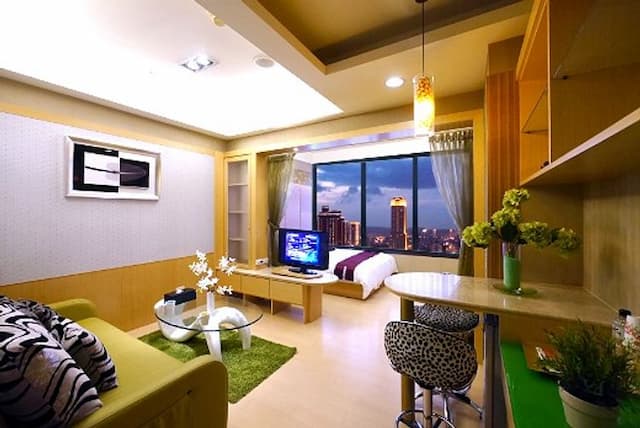 Cape 85-Double Room-Street View-1