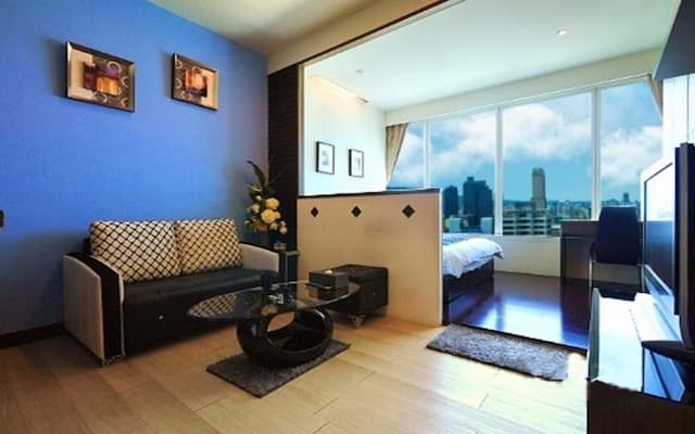 Cape 85-Double Room-Street View-11