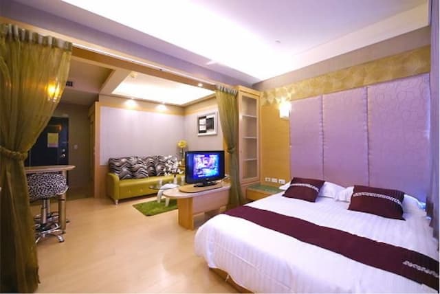 Cape 85-Double Room-Street View-2