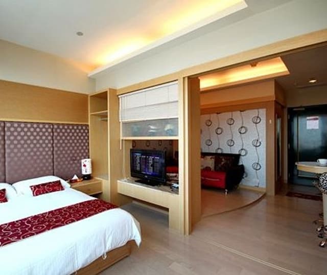 Cape 85-Double Room-Street View-7