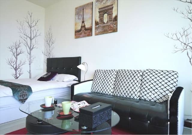 Cape 85-Quad Room-Street View-9