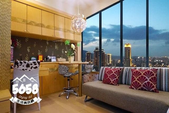 Cape 85-Quad Room-Street View-6