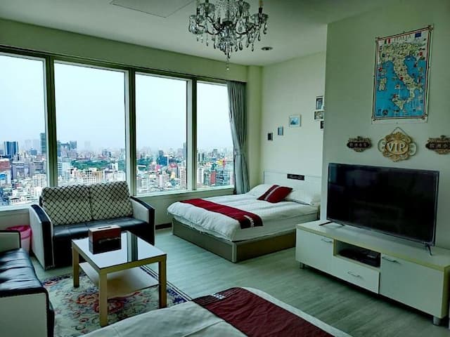 Cape 85-Quad Room-Street View-2